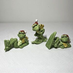 Vintage Kitsch Norcrest Frogs - Made In Japan. Fun. MCM. ceramic figurines sport